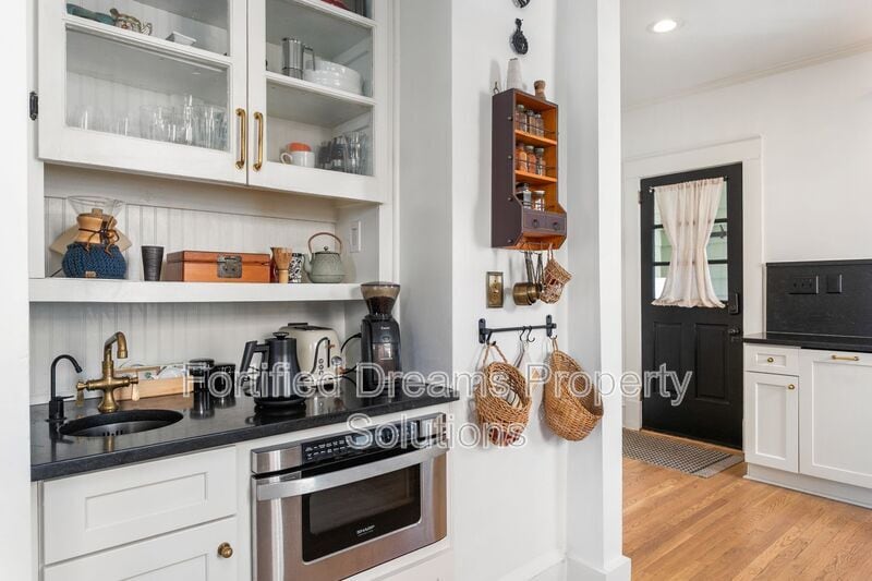 Building Photo - 915 N Eugene St