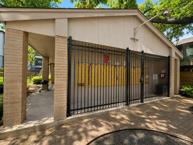 Building Photo - 10811 Richmond Ave