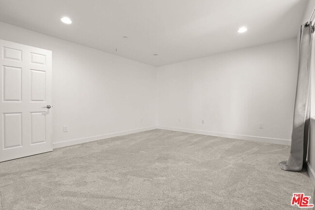 Building Photo - 5315 Bellingham Ave