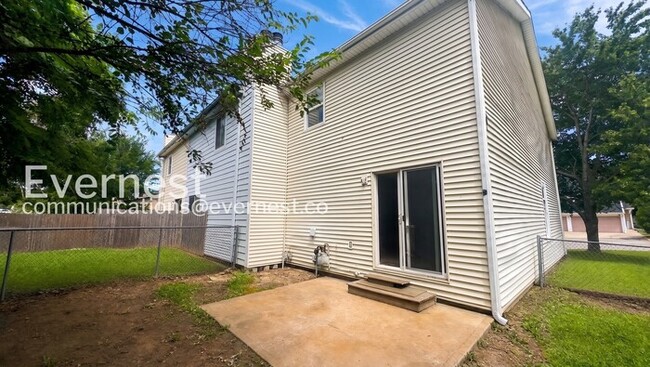 Building Photo - 3 Bed/2.5 Bath Townhome with Fenced Yard / Pets Not Accepted / Vouchers Accepted / Coming Soon!