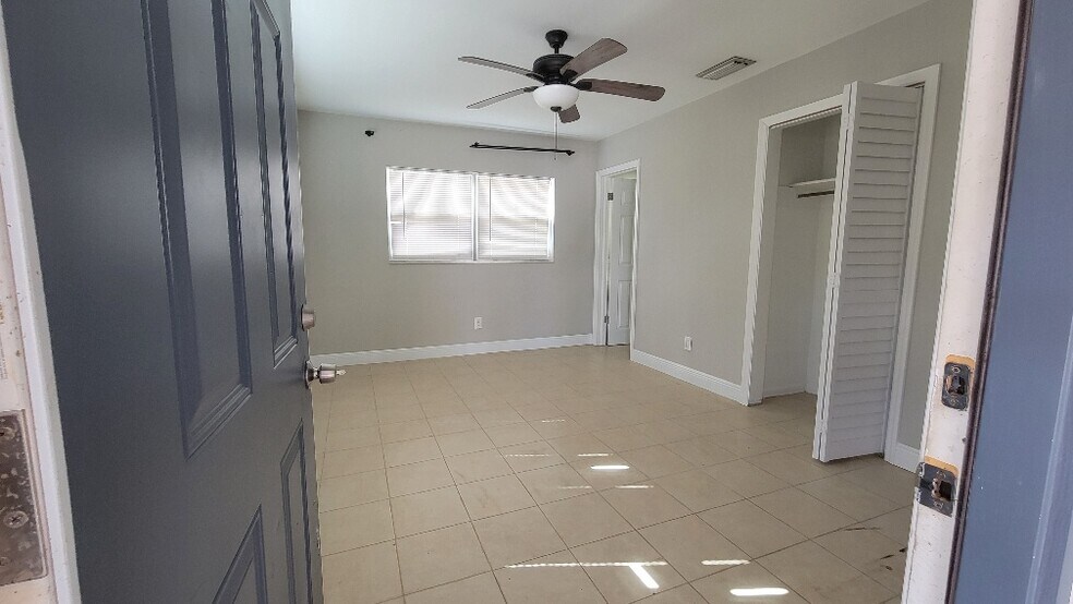 Building Photo - 221 Cape Coral Pky E