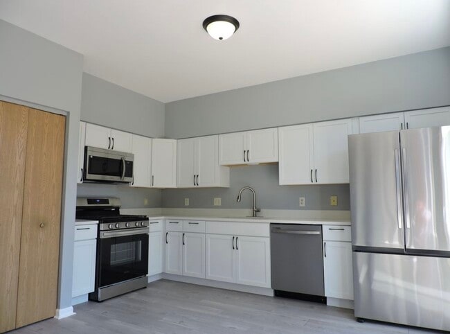 Building Photo - 357 Richmond Dr