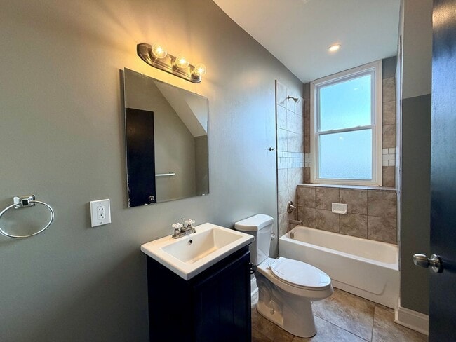 Building Photo - 227 N Negley Ave