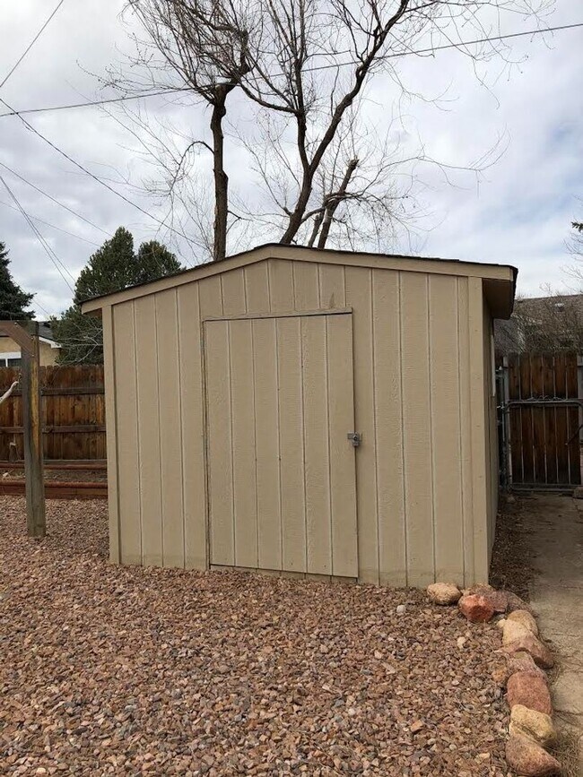 Building Photo - Charming 4 Bd, 2 Ba, Ranch Home in D-12 School District, close to Downtown, Trails and Ft. Carson