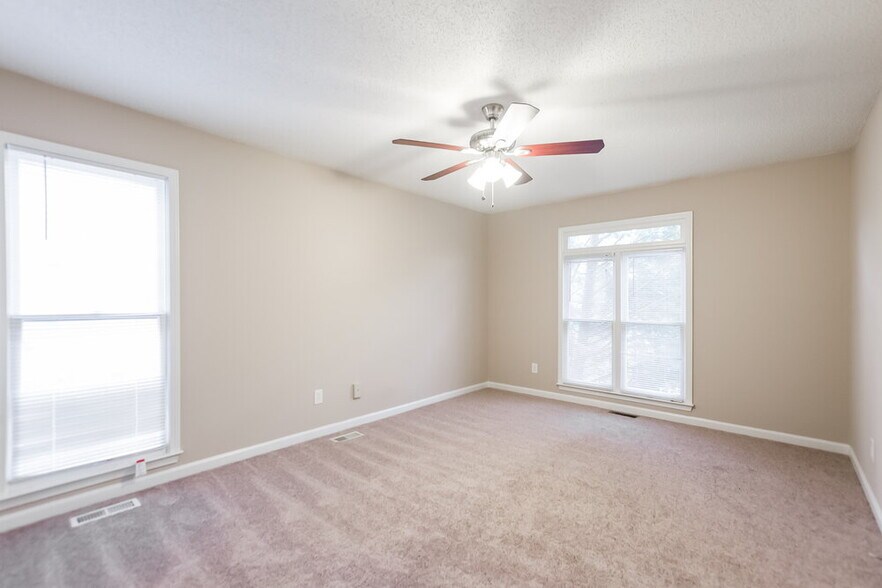 Building Photo - 3539 Pine Grove Dr