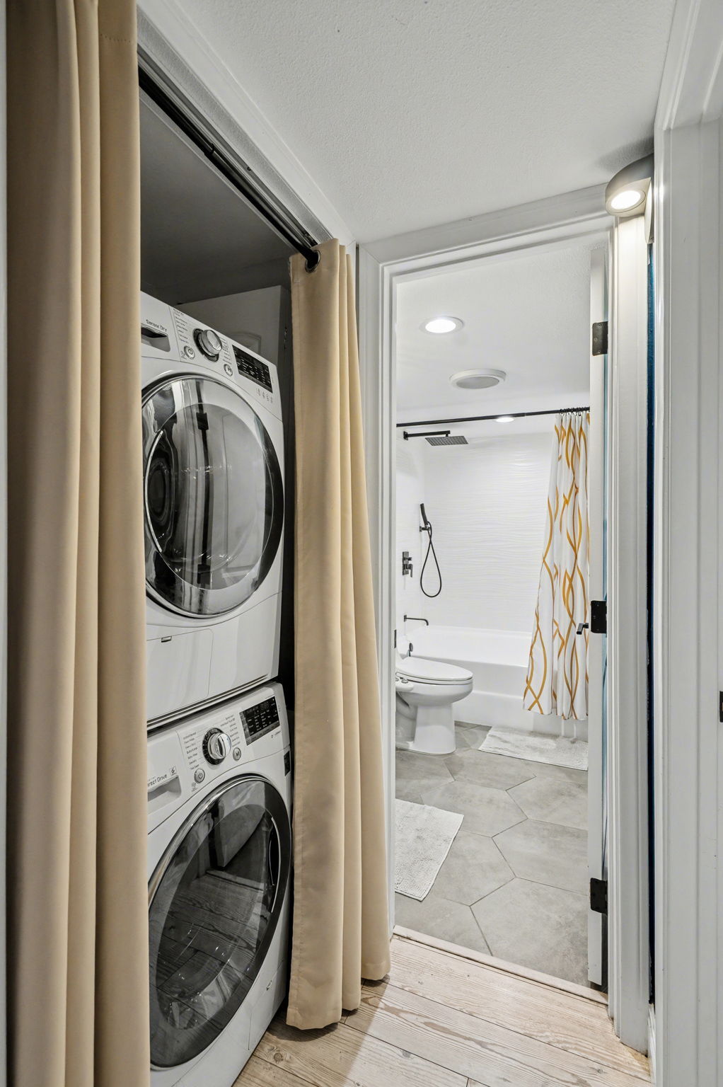 Building Photo - 2700 Cahuenga Blvd E