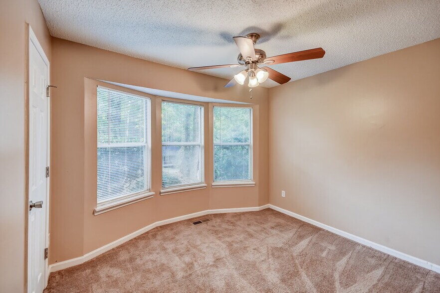 Building Photo - 5837 Janet Dr