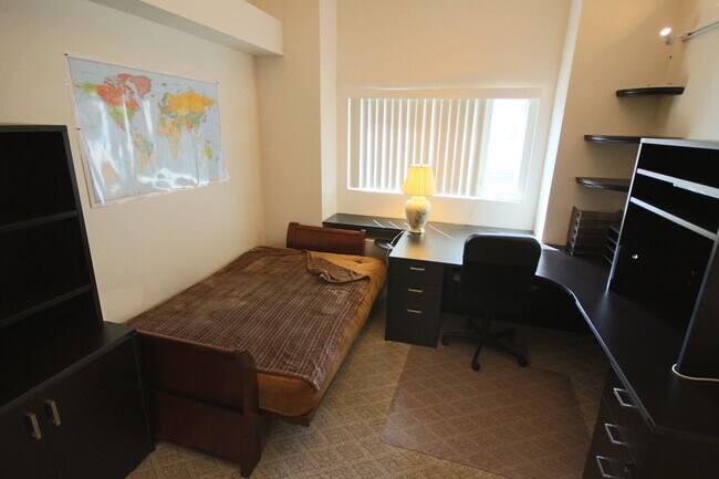 Building Photo - Furnished 3 Bedroom UTC/La Jolla Townhome