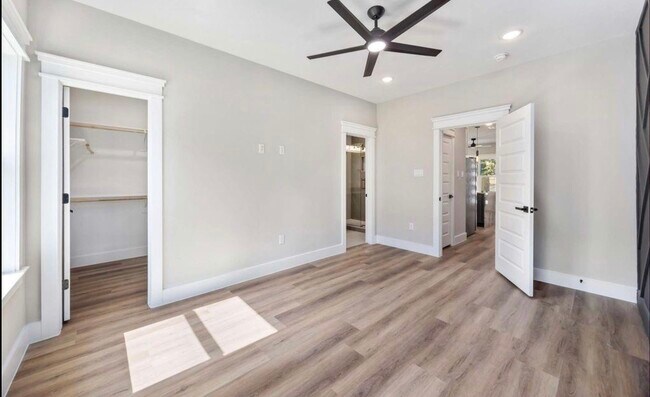 Building Photo - 4624 Mayflower St