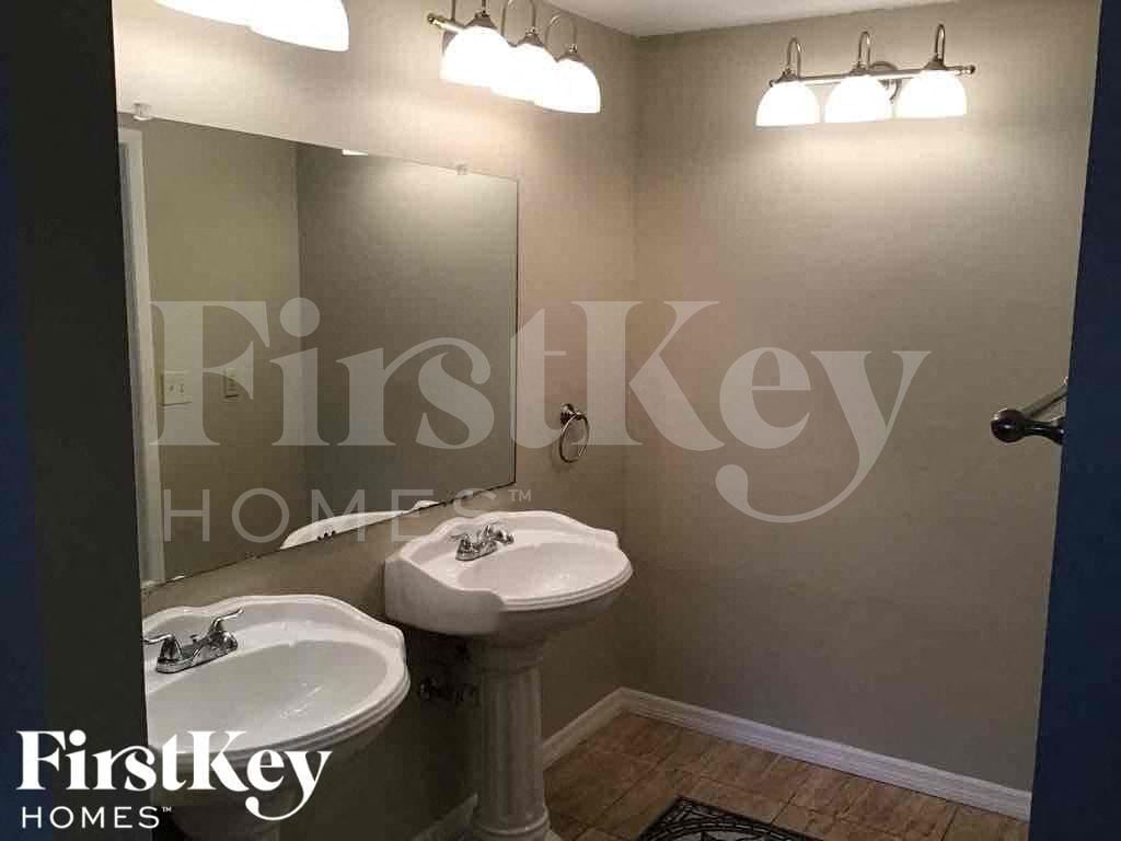 Building Photo - 4718 Westwind Dr