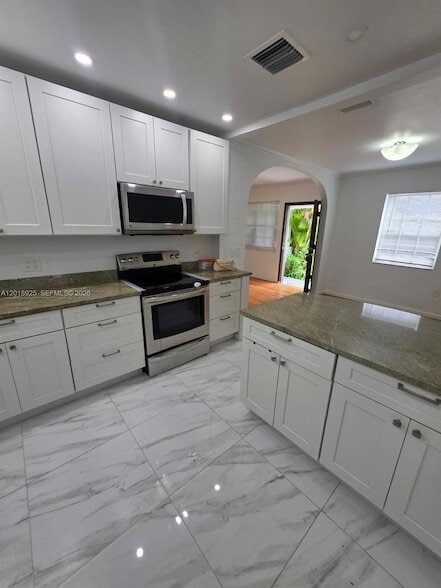 Building Photo - 1611 Coral Gate Dr