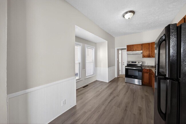 Building Photo - 2117 6th Ave