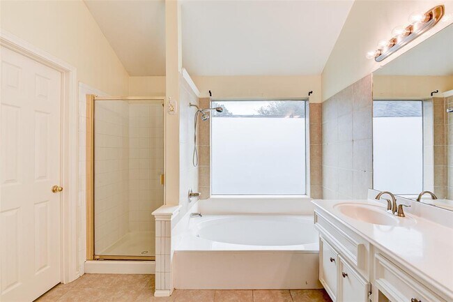 Building Photo - 16206 Waiting Spring Cir