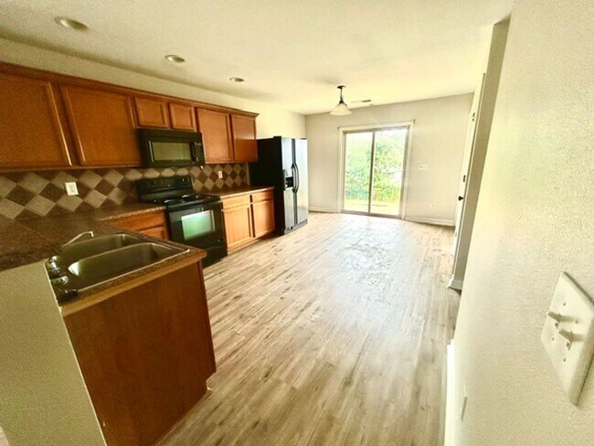 Building Photo - 140 Harold Murphy Dr