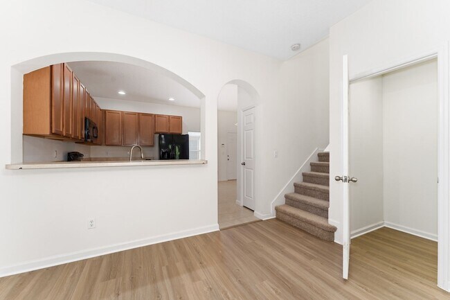 Building Photo - Nice 3/2.5 Townhouse in Enclave at Moss Pa...