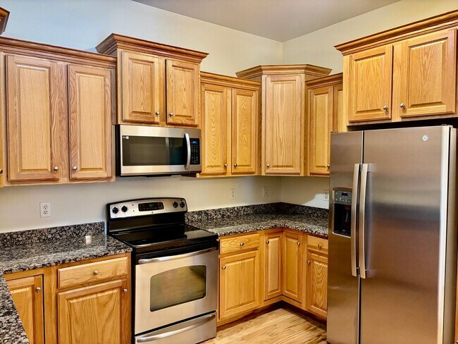 Building Photo - 3 bedroom/ 2 bathroom- Bennington on the Park