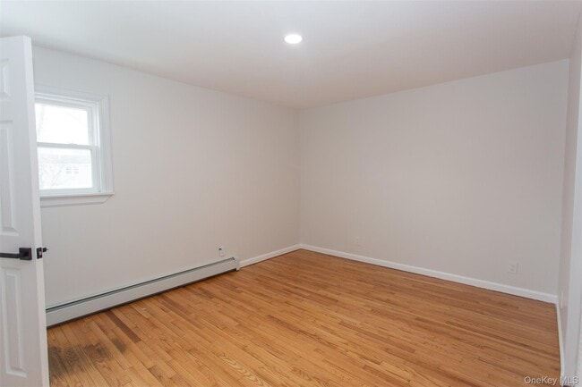 Building Photo - 712 Barnes Ave