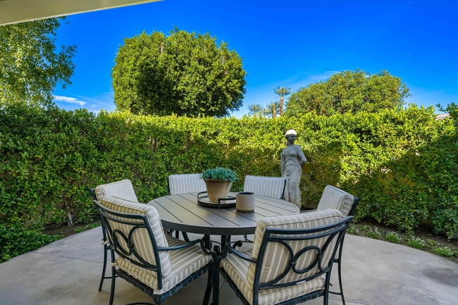 Building Photo - 6 Exeter Ct