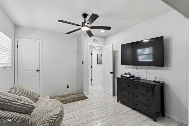 Building Photo - 7740 Phoenix Ave