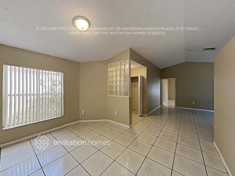 Building Photo - 7215 SW 42nd Ct