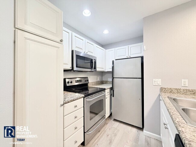 Building Photo - Saybrook Condo! 1 Bed/1 Bath with In-Unit Washer & Dryer & Covered Patio!