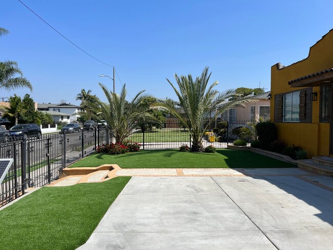 Building Photo - Beautifully Renovated 2 Bed / 1 Bath in Compton!