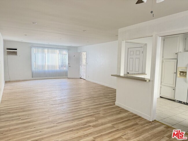 Building Photo - 1438 S Canfield Ave