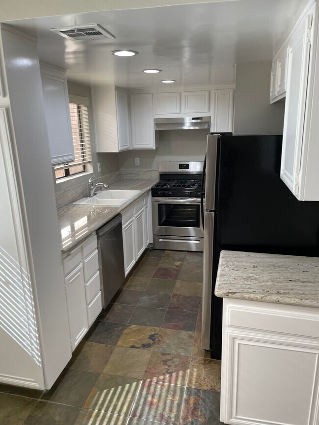 Building Photo - 4416 Fulton Ave