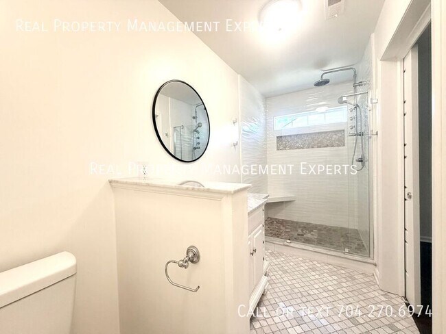 Building Photo - 8509 Golf Ridge Dr