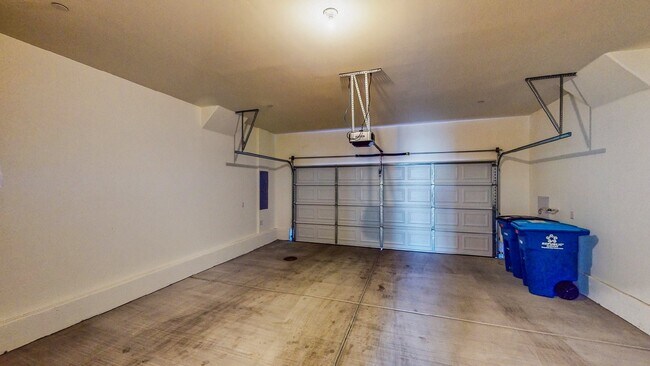 Building Photo - Cozy 2-story, 3BR 2BA townhome in a new community in North Las Vegas.