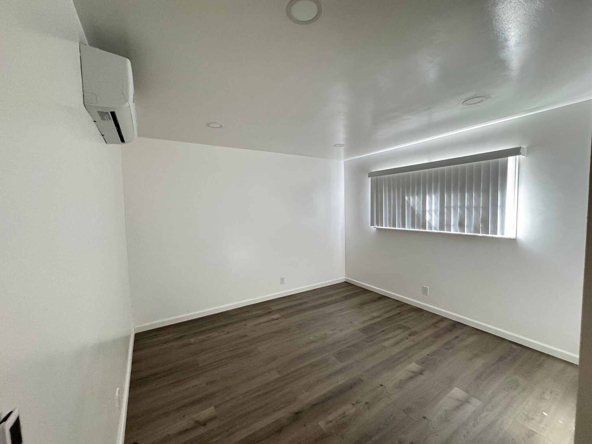 Building Photo - 709 E Magnolia Blvd