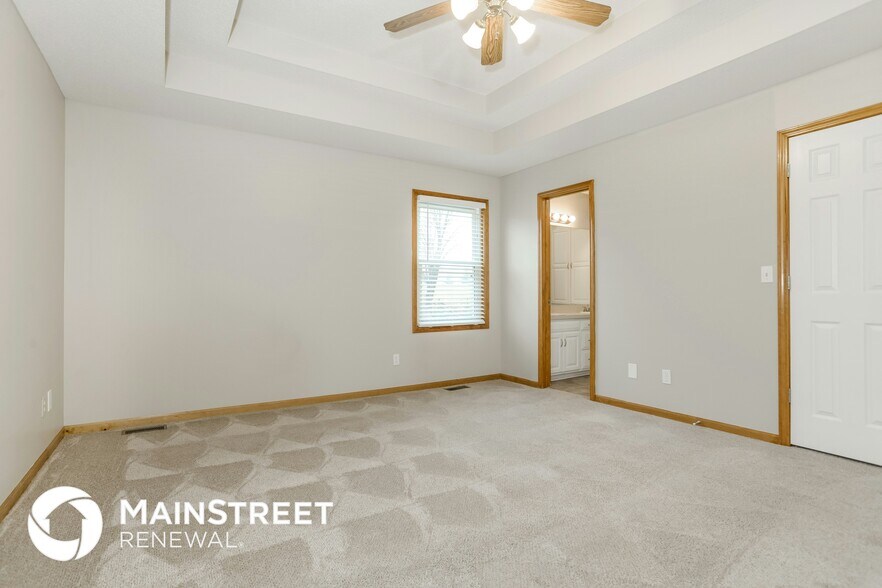 Building Photo - 606 S Sunset Ln