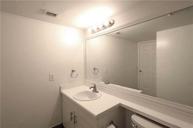 Building Photo - 2640 S University Dr