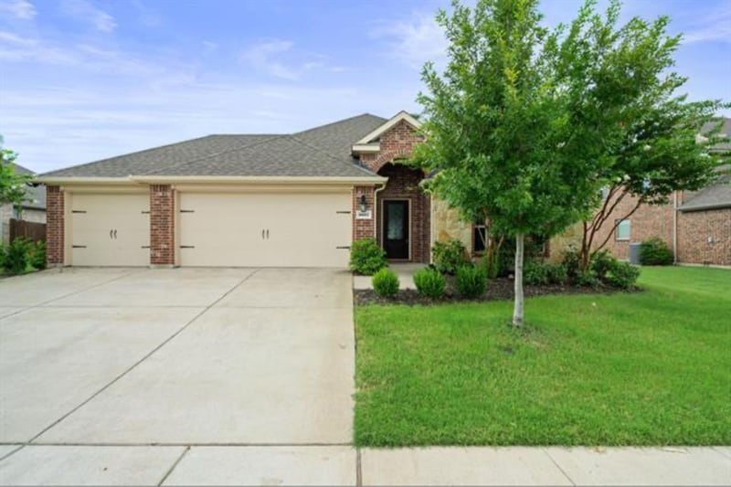 Primary Photo - 3027 Maverick Dr