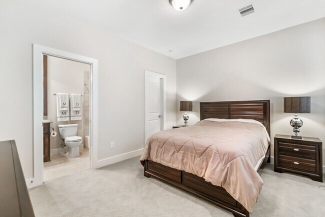 Building Photo - 139 Gildwood Pl