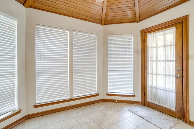 Building Photo - Perfect Location- Grapevine  3 Bed, 2 Bath...