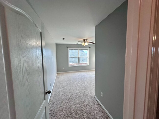 Building Photo - Available NOW -104 Planters Court