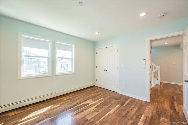 Building Photo - 869 Beach St