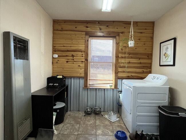 Building Photo - 1 Bedroom for Lease