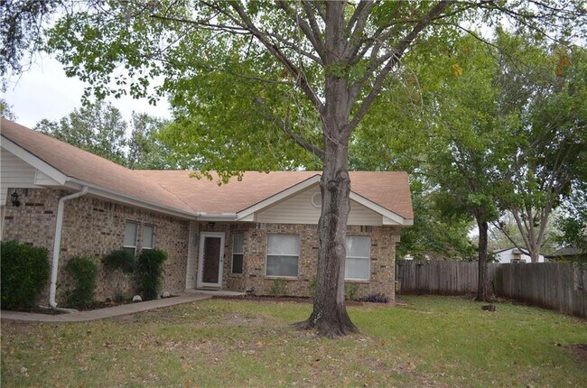 Building Photo - 1803 Sunset Dr