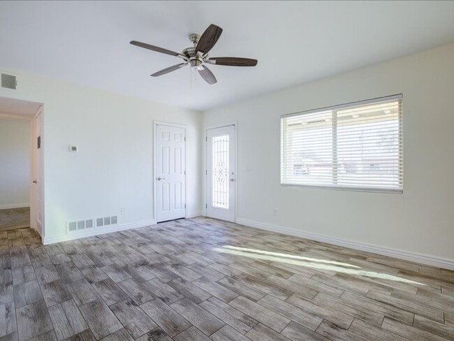Building Photo - Modern Living!  3 bedroom, 2 Bath!    Mother-in-Law Suite In Back for Rent as well!