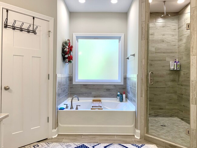 Building Photo - 260 Bluebriar Trace