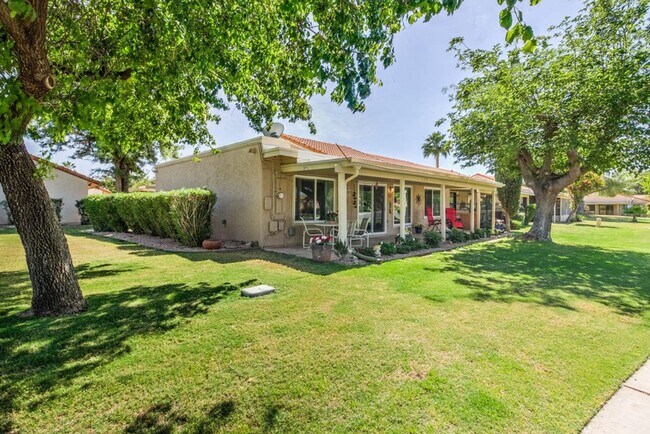 Building Photo - Welcome to this charming 2-bedroom, 2-bathroom home located in the vibrant 45+ Active Adult Resor...