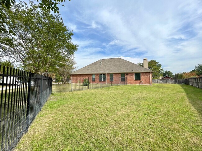 Building Photo - 26100 Brickhill Dr