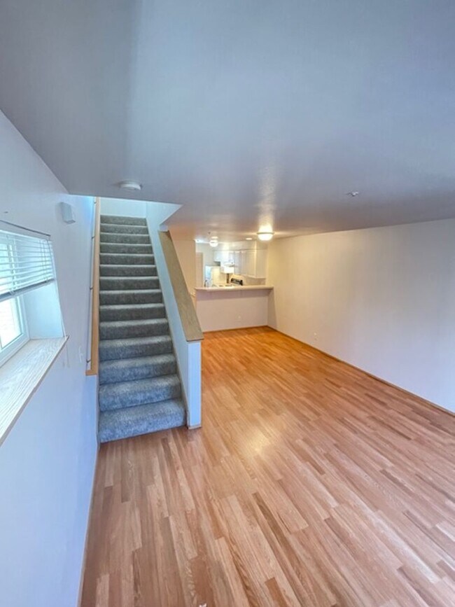 Building Photo - Charming and Spacious 3-Bedroom Townhome w...