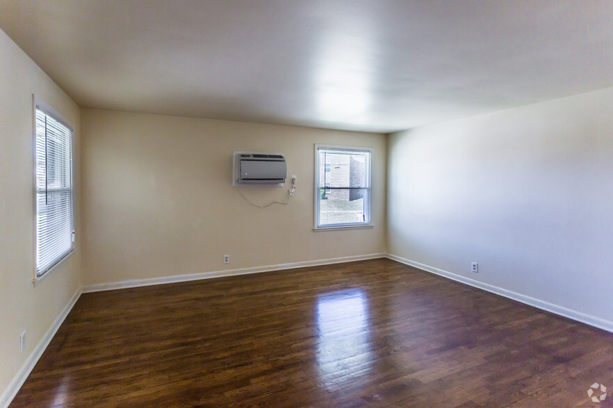 Living Room - Roberts Park Apartments