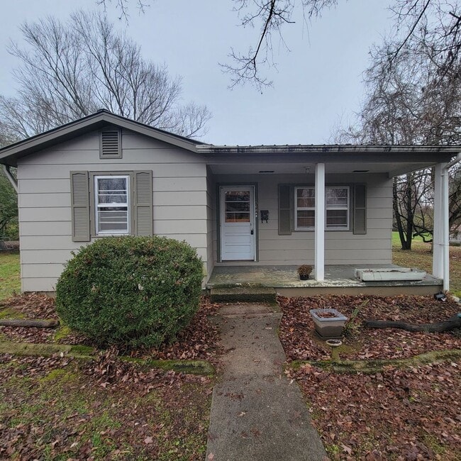 Building Photo - 2/1- Cookeville City Limits- Rental Home