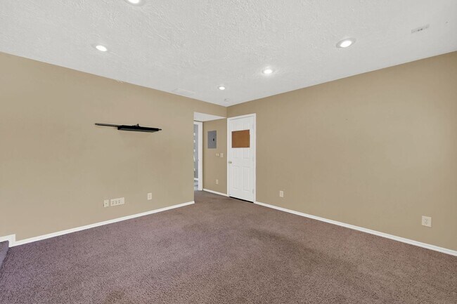 Building Photo - Beautifully Updated 4-Bedroom Home in Syracuse!