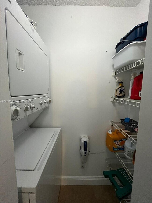 Building Photo - 770 Claughton Island Dr