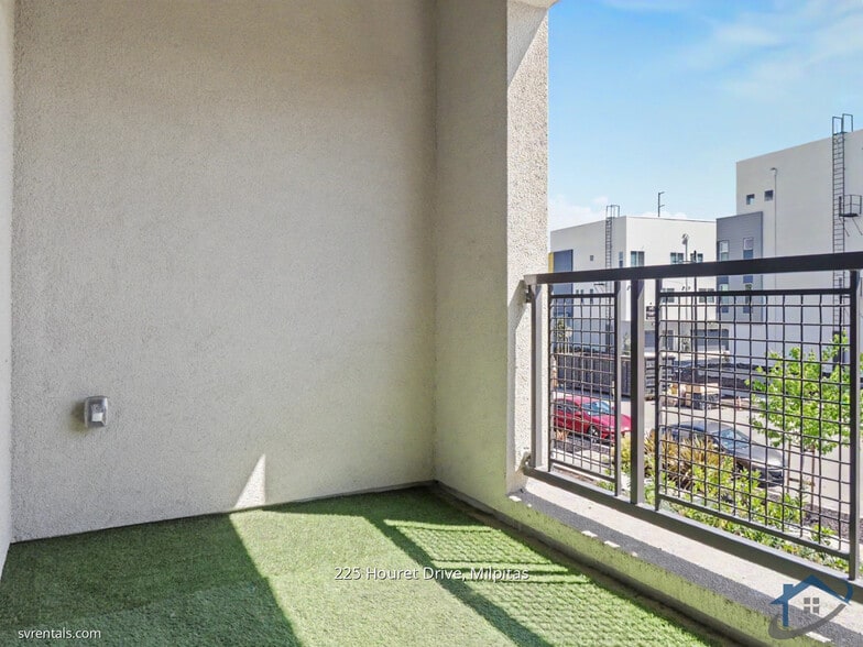 Building Photo - 225 Houret Dr